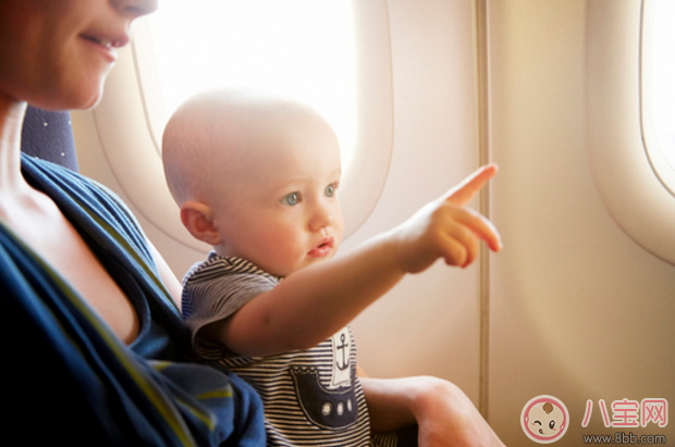 小海绵|Baby抱小海绵坐高铁 婴儿多大可以坐飞机(3个月以上)