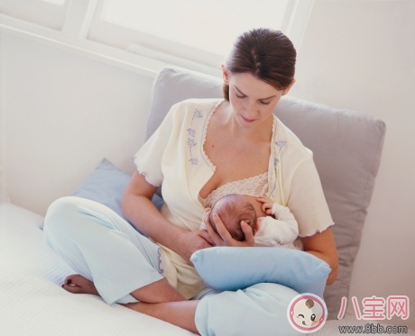 母乳喂养|夏季母乳喂养的方法 母乳喂养的常见问题