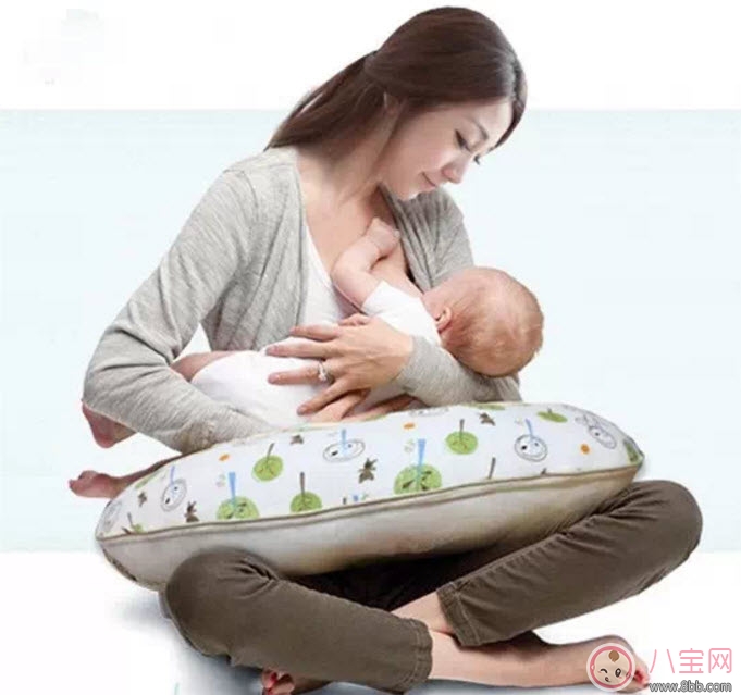 睡觉|为什么宝宝睡着了还吃奶 怎么防止宝宝吃奶睡着