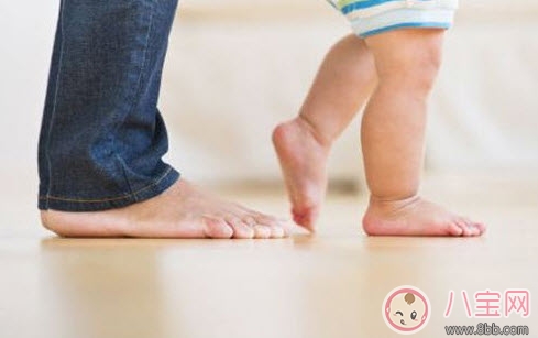 走路|亲子游戏让宝宝轻松学会走路 宝宝练习走路亲子游戏