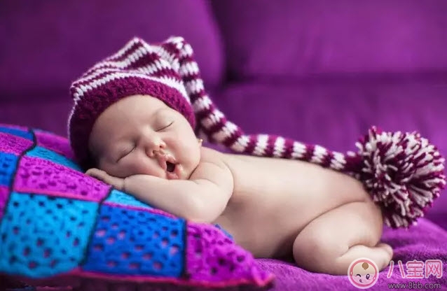 睡觉|通过睡姿看性格 从小孩睡姿看性格(趴着睡的宝宝喜欢热闹)