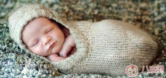 睡觉|通过睡姿看性格 从小孩睡姿看性格(趴着睡的宝宝喜欢热闹)