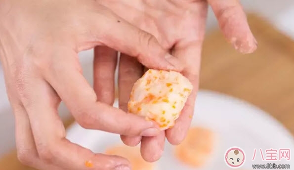 挑食|宝宝不吃鱼怎么办 孩子不吃鱼怎么哄(没有鱼腥味的鱼饼最适合)