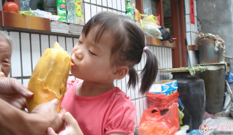 吃零食|孩子爱吃零食如何纠正 正确引导孩子吃零食才是好方法