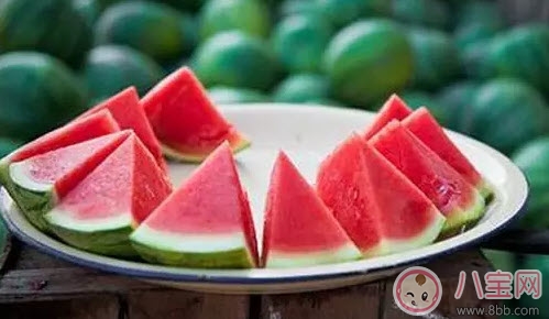 夏天|第一次宝宝吃西瓜要注意什么 夏天宝宝多大可以吃西瓜