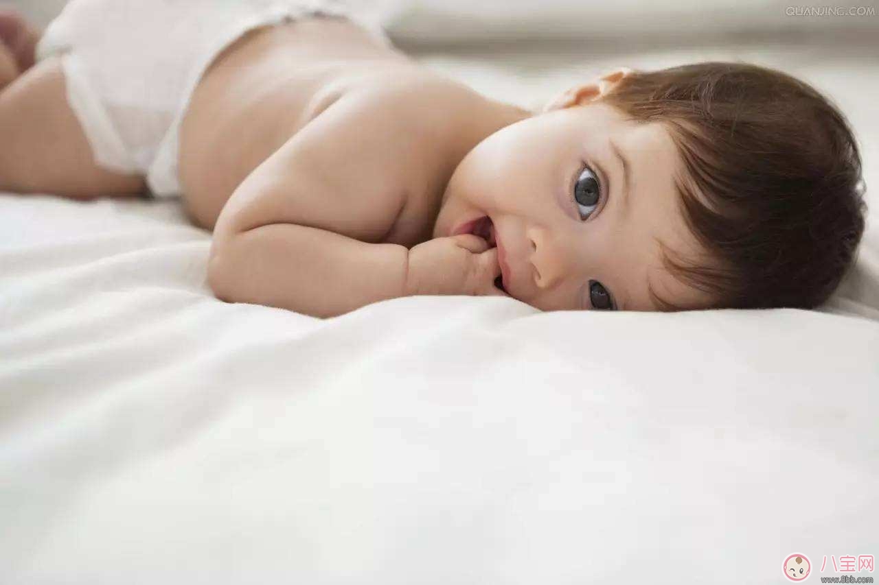 骨胳|留意一岁前宝宝骨胳走势 宝宝骨骼发育坏习惯