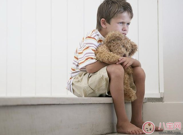 孤独|孩子孤僻不理人 教会这个方法人缘会大好