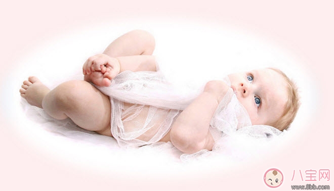 宝宝|宝宝游泳贴需要准备么 宝宝护脐贴用到多大