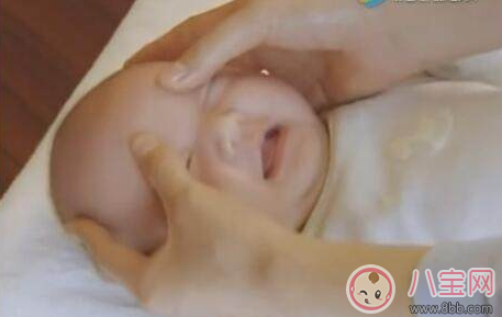 婴儿|一个月大宝宝怎么按摩好 一月大宝宝按摩指南