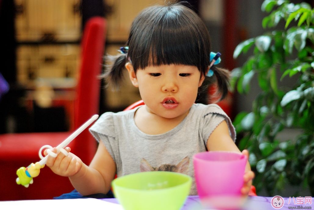 筷子|宝宝筷子有哪些材质 宝宝筷子如何选