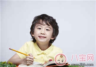 教育|乐嘉带4岁女儿穿越沙漠徒步76公里 女儿腿上发满疱疹