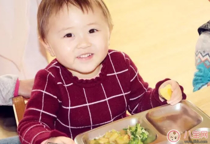 幼儿园|宝宝吃不惯幼儿园的饭怎么办 如何培养孩子的吃饭习惯