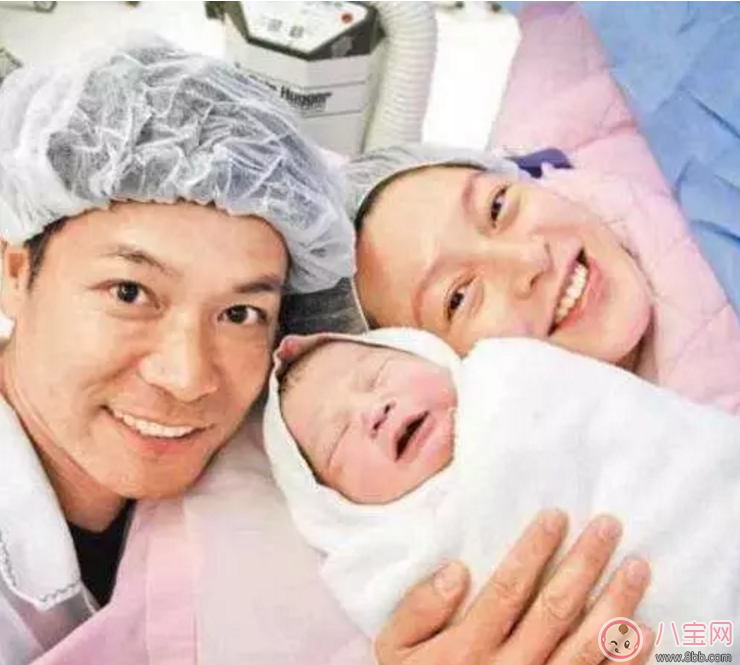 明星|靳东赴港陪爱妻生二胎 还有那些全程陪产的星爸【准爸陪产十大准备】