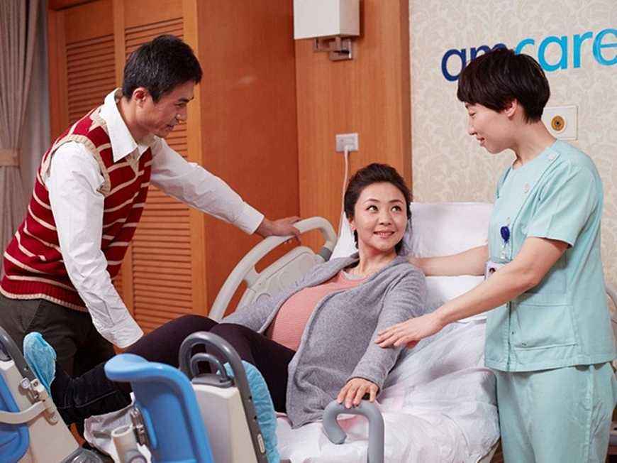 明星|靳东赴港陪爱妻生二胎 还有那些全程陪产的星爸【准爸陪产十大准备】