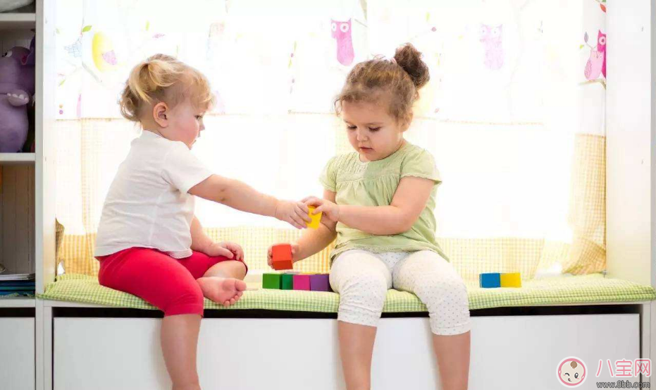 社交|上学后就不愿意和别人交流 孩子社交能力差如何培养