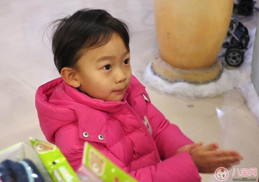 洗手液|袁咏仪儿子上学书包挂免洗洗手液 孩子用免洗洗手液好不好