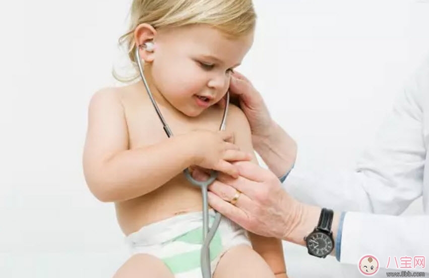 咳嗽|小宝宝支气管肺炎什么症状 宝宝一直咳嗽是肺炎吗