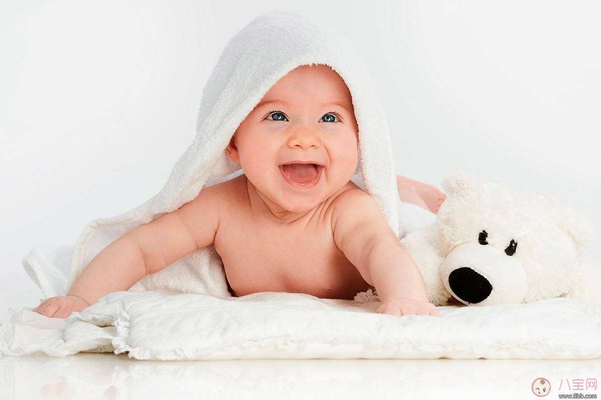 婴幼儿|秋天天凉宝宝不爱洗澡怎么办