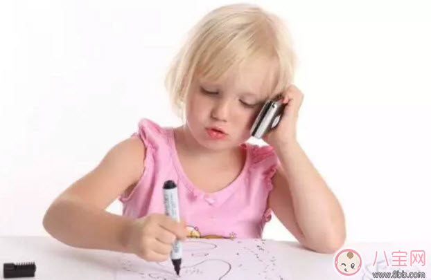 语言|宝宝自言自语怎么回事 小孩子自言自语正常吗