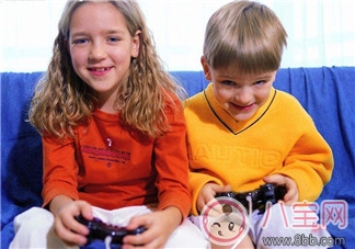 行为|父母让8岁姐给1岁弟洗澡 “洗”成一场大祸