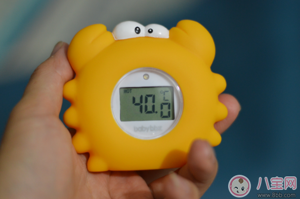 洗澡|秋季宝宝水温计哪款好 棒棒猪小水温计测评