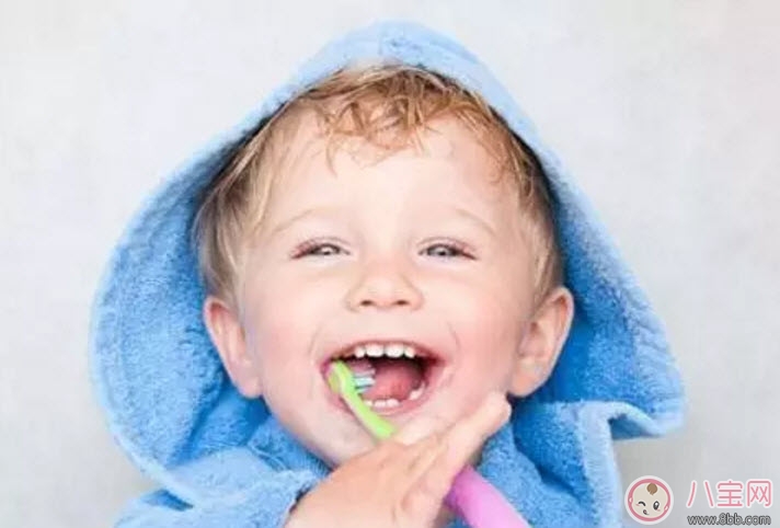 方法|如何让宝宝爱上刷牙 家长帮孩子刷牙正确的姿势
