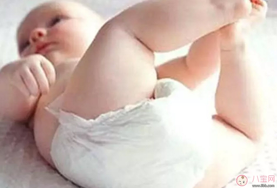 尿布|宝宝棉布尿片上的屎怎么洗干净 宝宝棉布尿片怎么洗的又快又干净