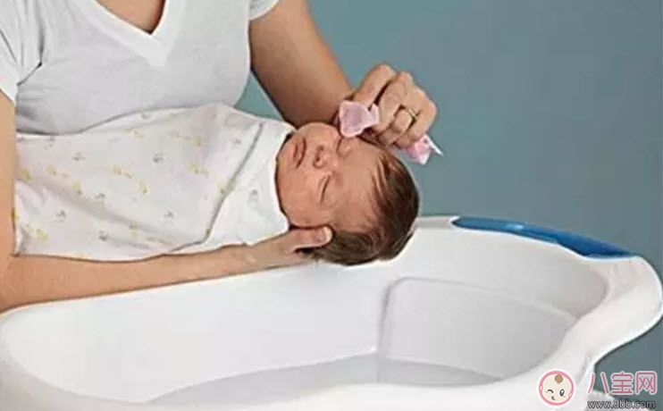 洗脸|怎么给新生儿洗脸最好 新生儿正确的洗脸方法
