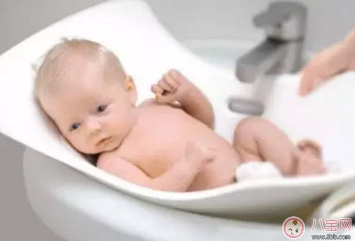 洗澡|秋季新生儿宝宝需要每天洗澡吗 宝宝每天洗澡的坏处有哪些