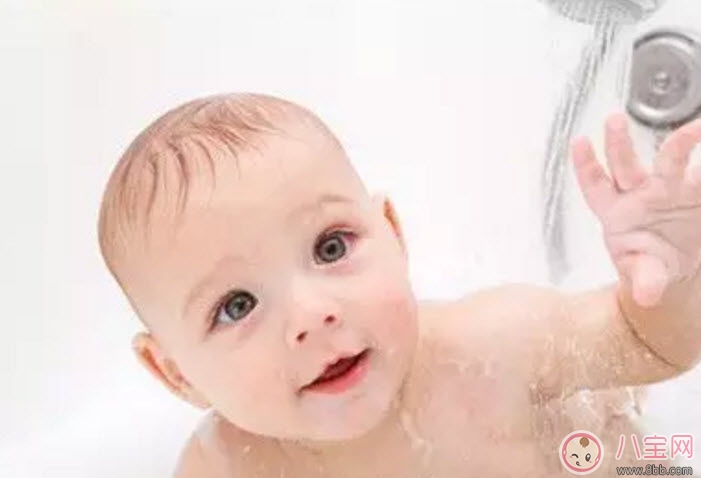 洗澡|秋季新生儿宝宝需要每天洗澡吗 宝宝每天洗澡的坏处有哪些