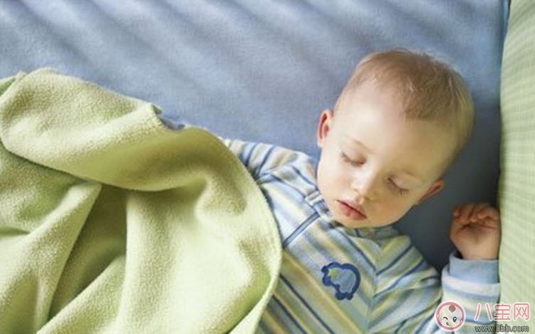 衣服|宝宝穿太多有什么坏处 宝宝穿太多反而生病是真的吗