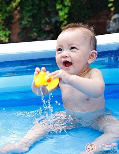 婴幼儿|幼儿游泳变聪明 越早学习效果越好