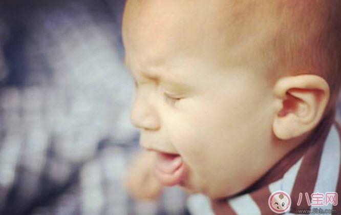 喉咙|宝宝喉咙卡东西怎么办 宝宝喉咙卡住异物急救措施