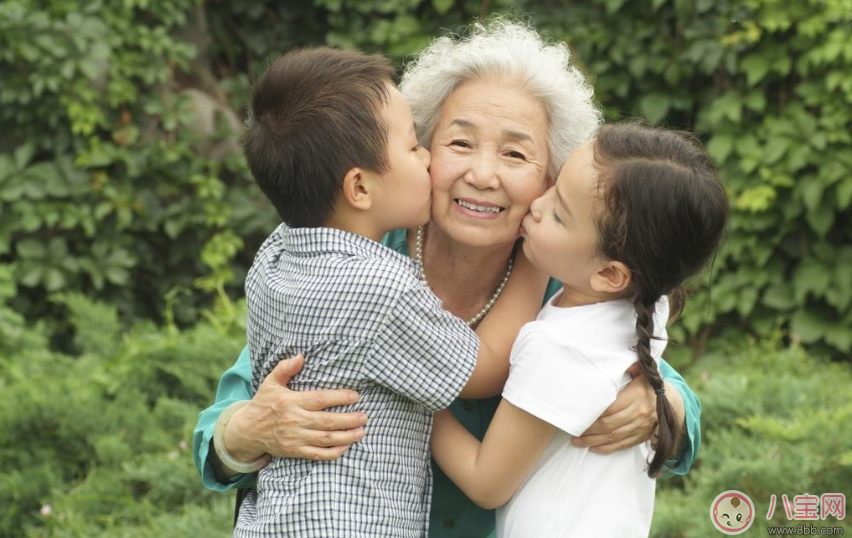 带孩子|老人想带孩子怎么办 这种老人带孩子好处多