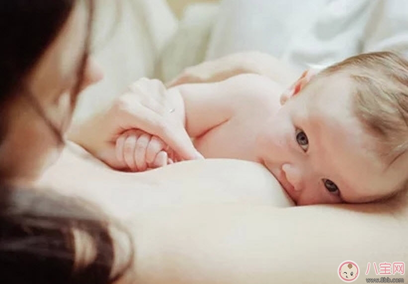 睡觉|宝宝夜奶要吃多少 宝宝奶睡怎么改