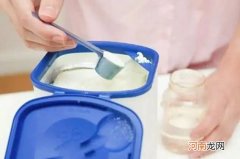 婴幼儿冲奶粉的最佳水温 新生儿喝奶粉的水温多少合适