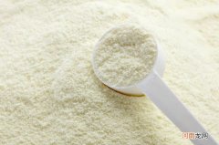 宝宝便便中有奶瓣的4点原因 小孩吃奶粉拉屎有奶瓣