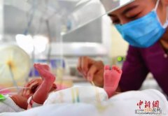 图 早产儿的呵护守则