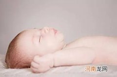 新生儿乳房肿大正常吗？