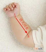 6种推拿方法轻松为宝宝退烧