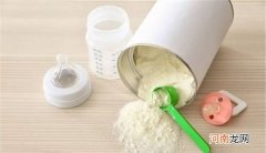 建议宝宝一岁后才能喝牛奶 母乳和配方奶粉到底哪个更好