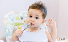 果泥辅食的那些事儿 宝宝6个月可以吃辅食了
