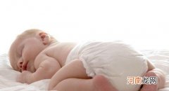 这样给宝宝垫尿裤子才不会被尿湿 尿片怎么用不会湿裤子