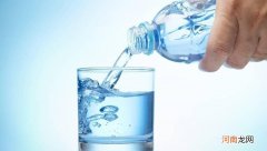 到底用什么样的水给宝宝冲奶粉 要用什么水给宝宝冲奶粉