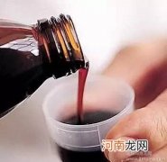 服止咳糖浆时别急着喝水