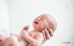 婴儿几天不大便怎么办 婴儿出现便秘的现象该怎么办呢
