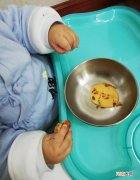 吃什么样的辅食呢 4个月的宝宝可以吃辅食吗