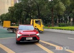 轿跑SUV设计 奔腾70S将于广州车展亮相