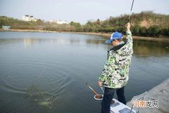 冬钓鱼获总不好？老钓手提醒：那是你浮漂没调好