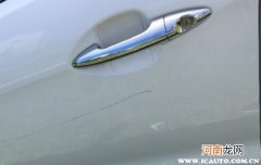 开车门不小心把别的车漆碰掉一点怎么办？车门喷漆需要多少钱优质